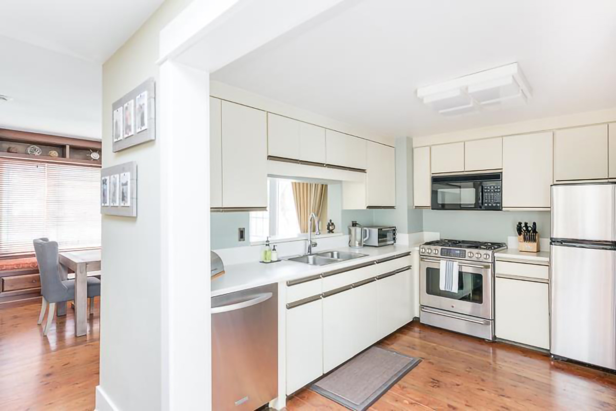 328 Strand Avenue, New Westminster 14