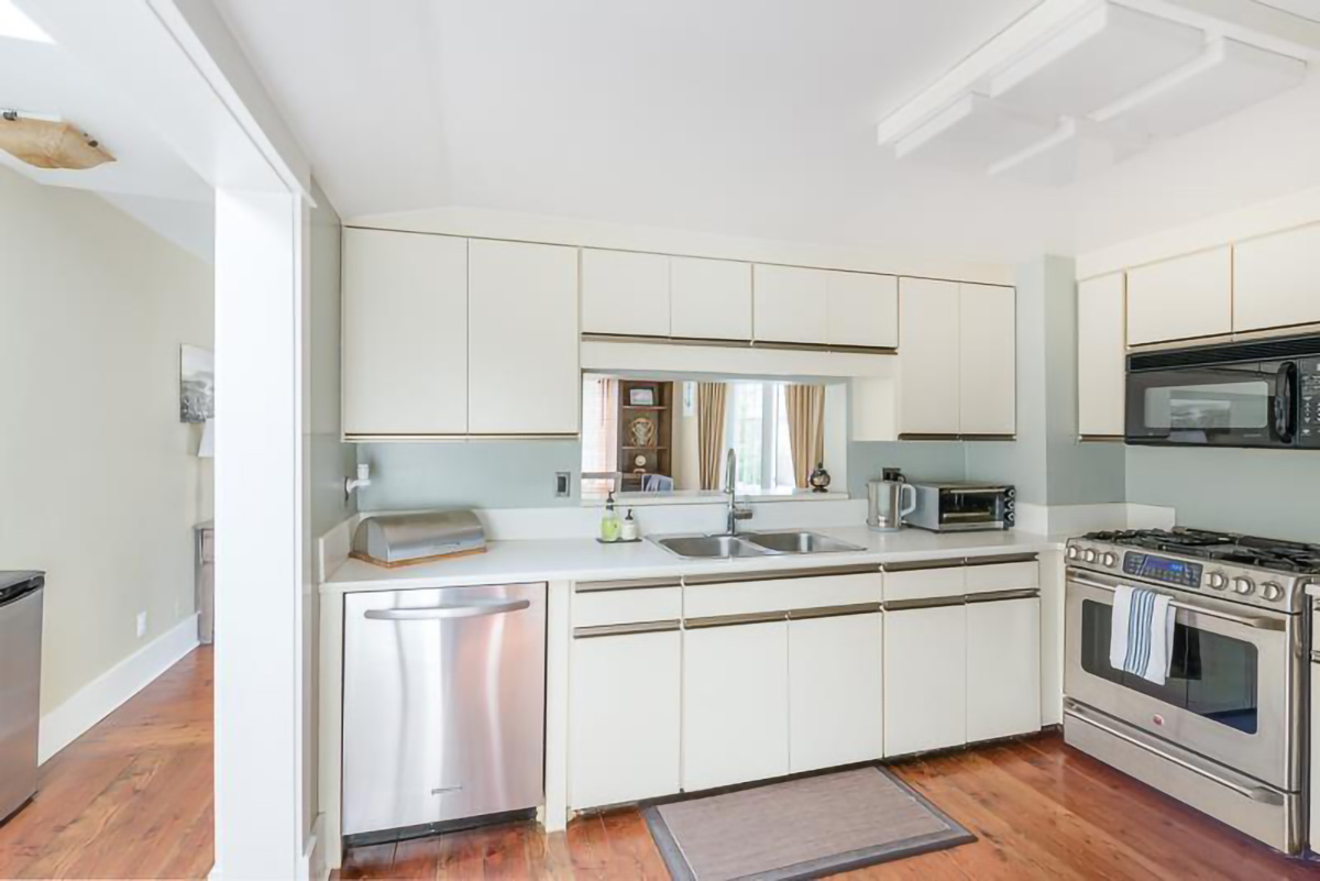 328 Strand Avenue, New Westminster 15