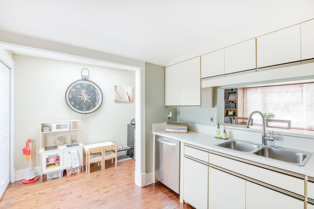 328 Strand Avenue, New Westminster 17
