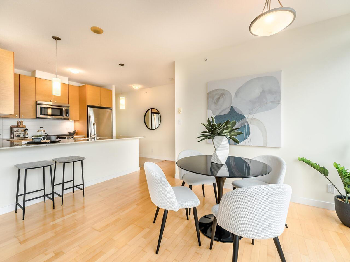 906 7362 Elmbridge Way, Richmond 6