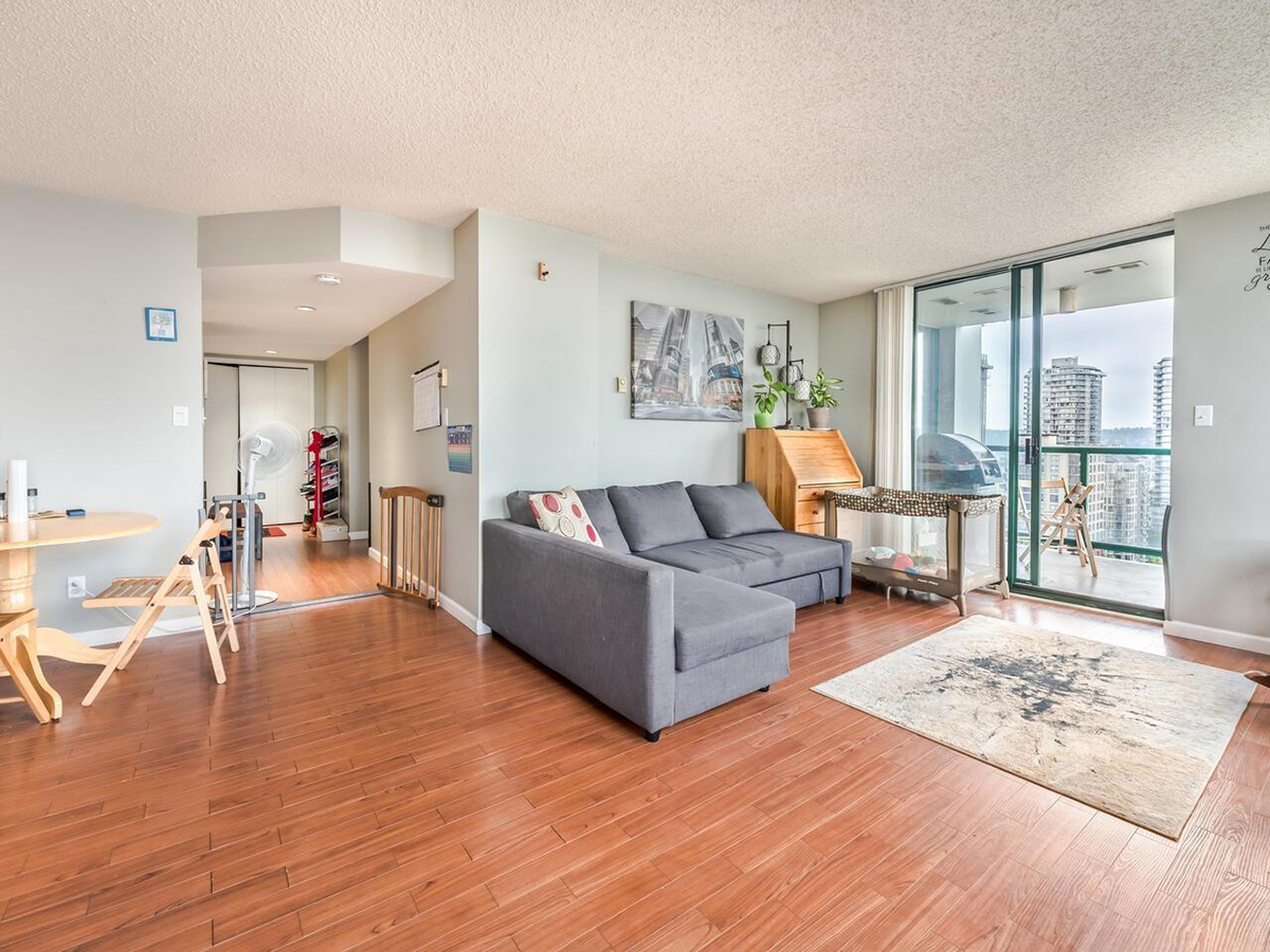 1003 121 Tenth Street, New Westminster