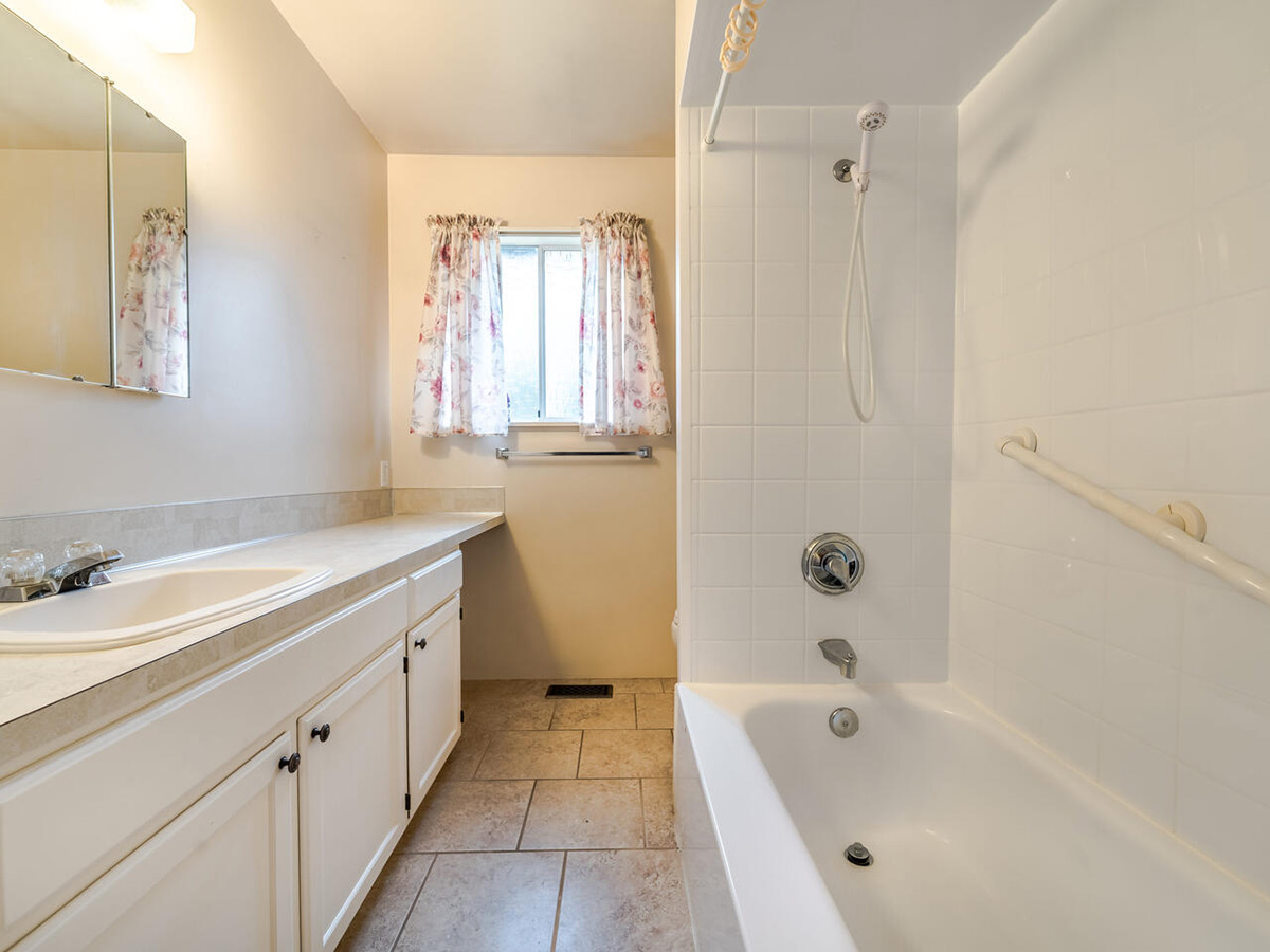 12146 95A Avenue, Surrey 13