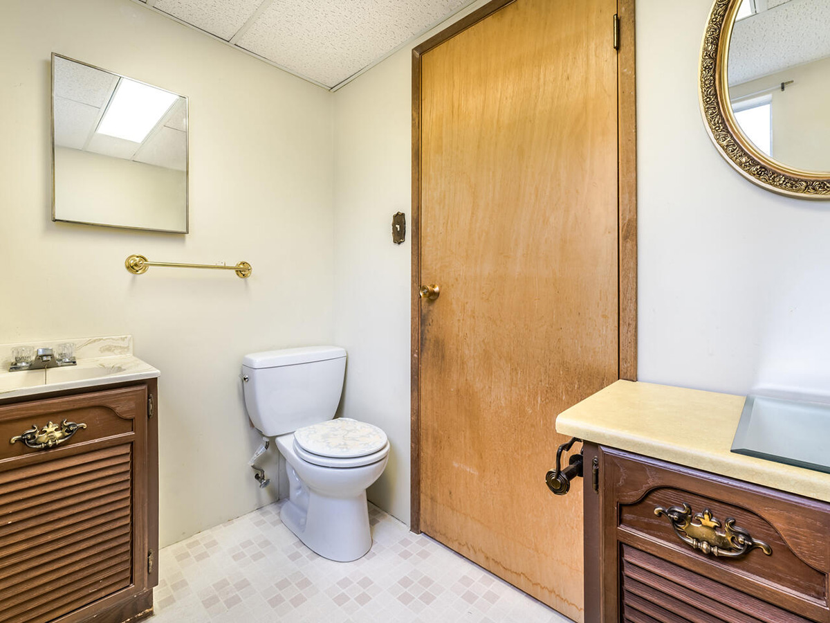 12146 95A Avenue, Surrey 17