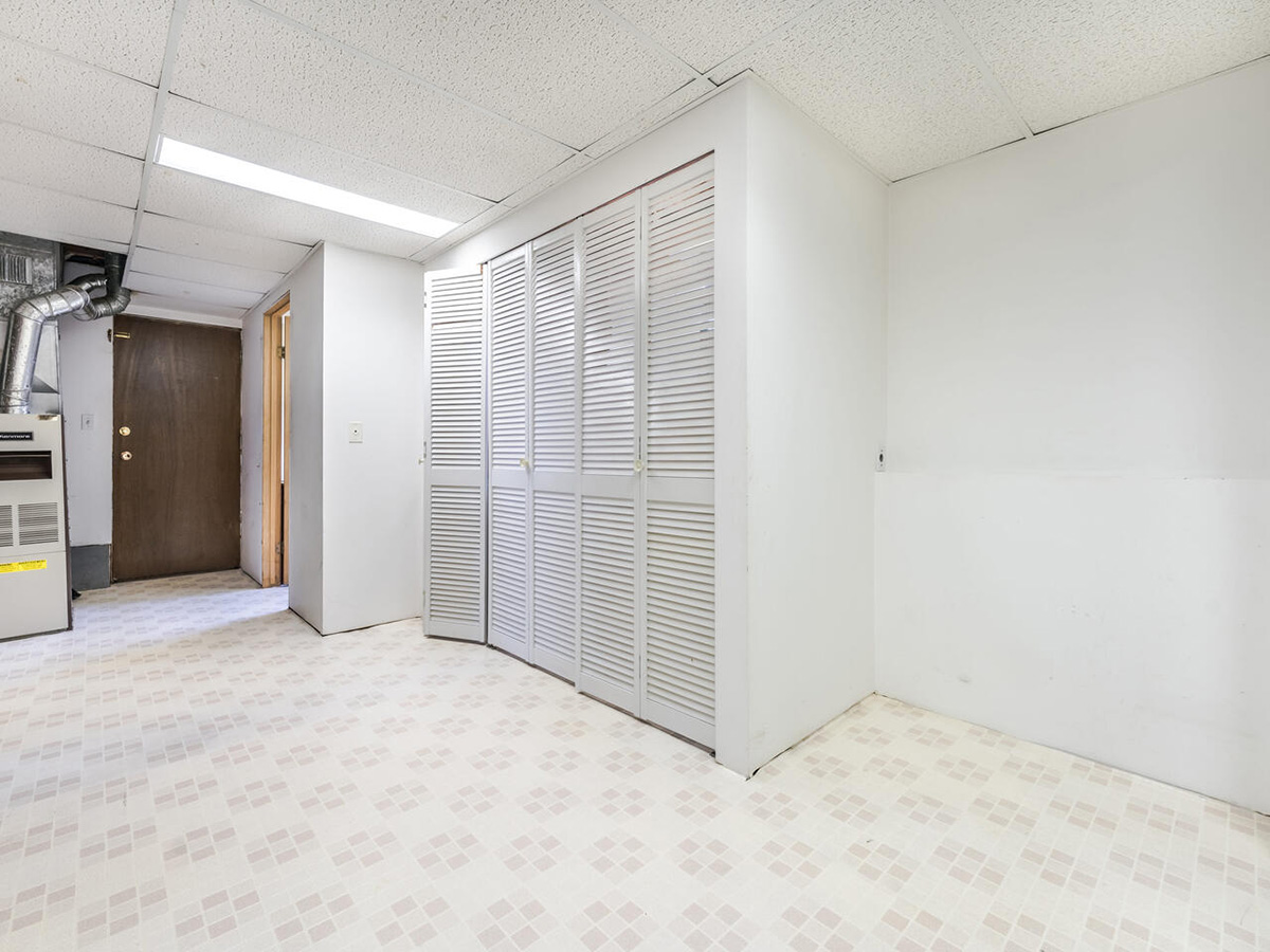 12146 95A Avenue, Surrey 18