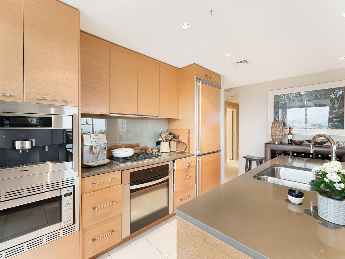 1204 1473 Johnston Road, White Rock 12