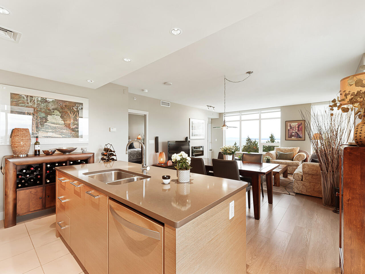 1204 1473 Johnston Road, White Rock 13