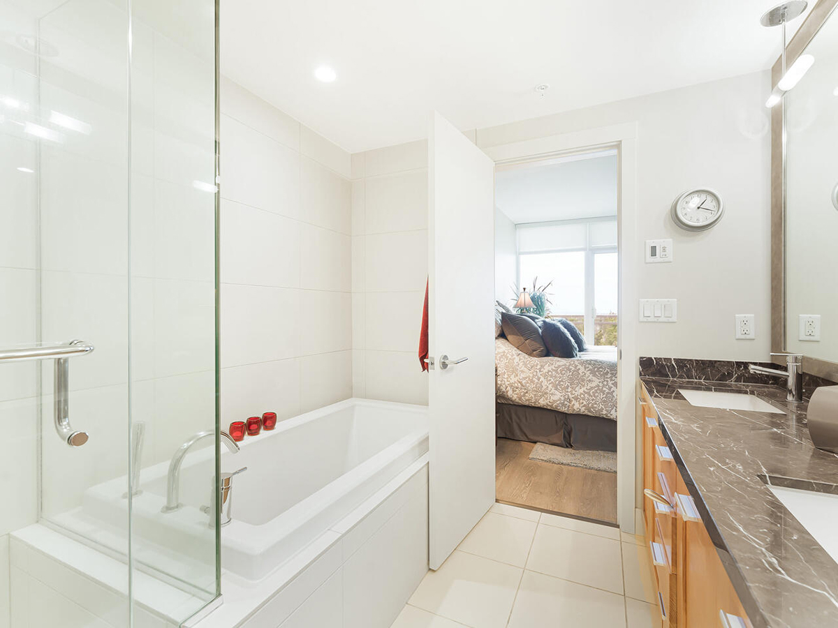 1204 1473 Johnston Road, White Rock 21