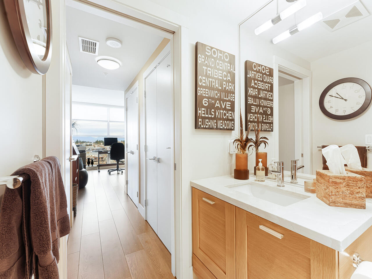1204 1473 Johnston Road, White Rock 22