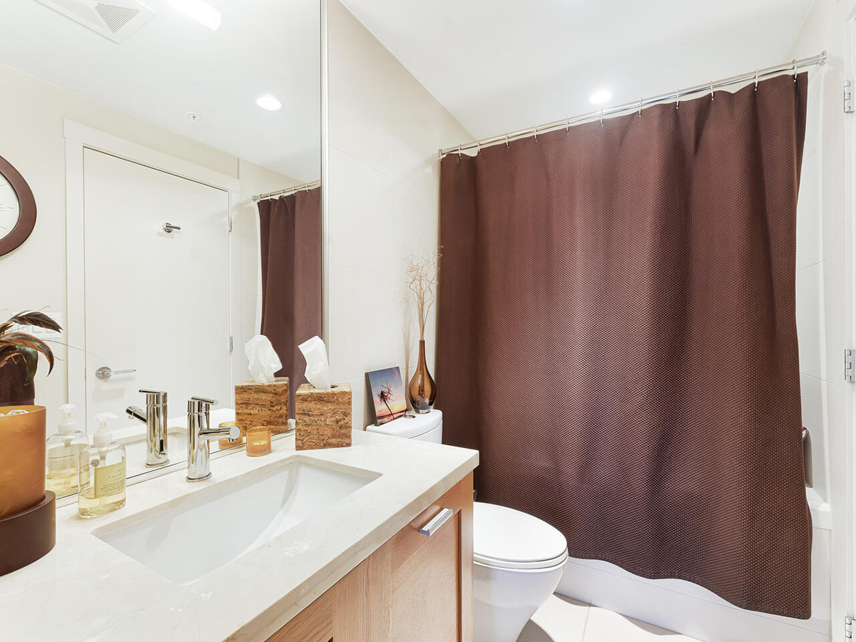 1204 1473 Johnston Road, White Rock 23