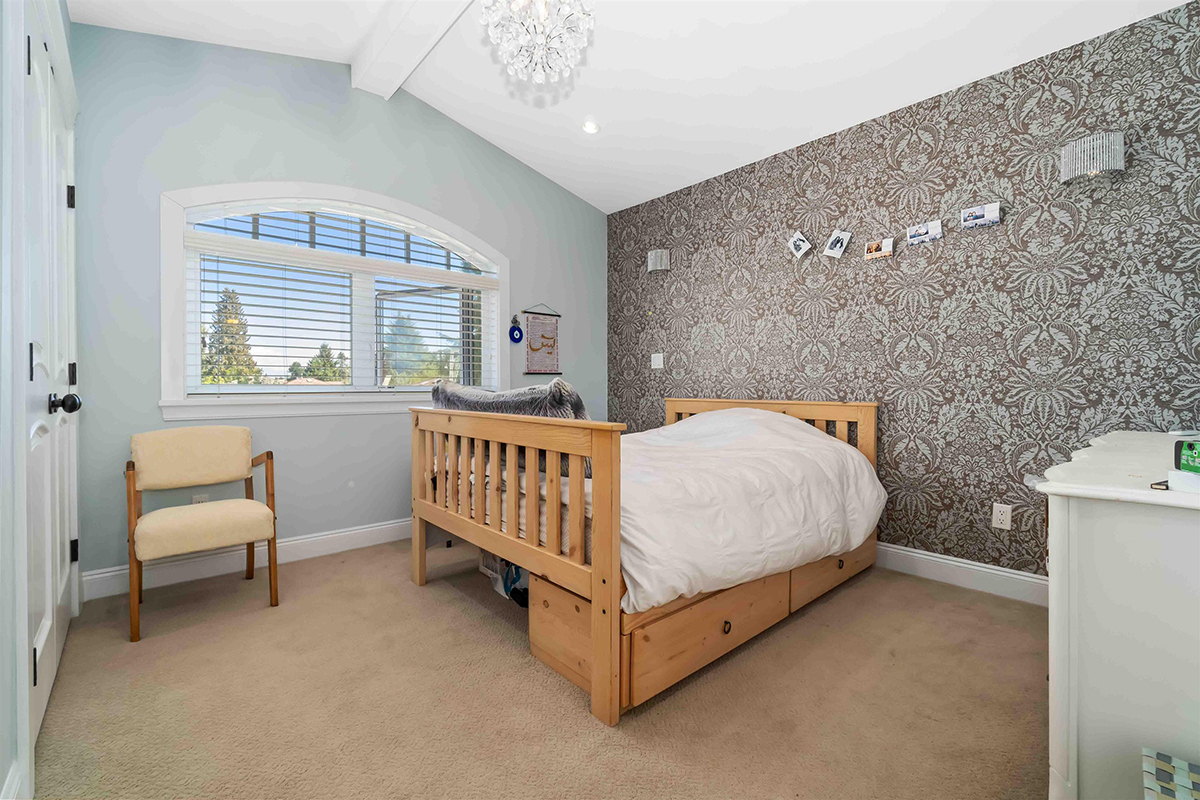 7677 Endersby Street, Burnaby 24