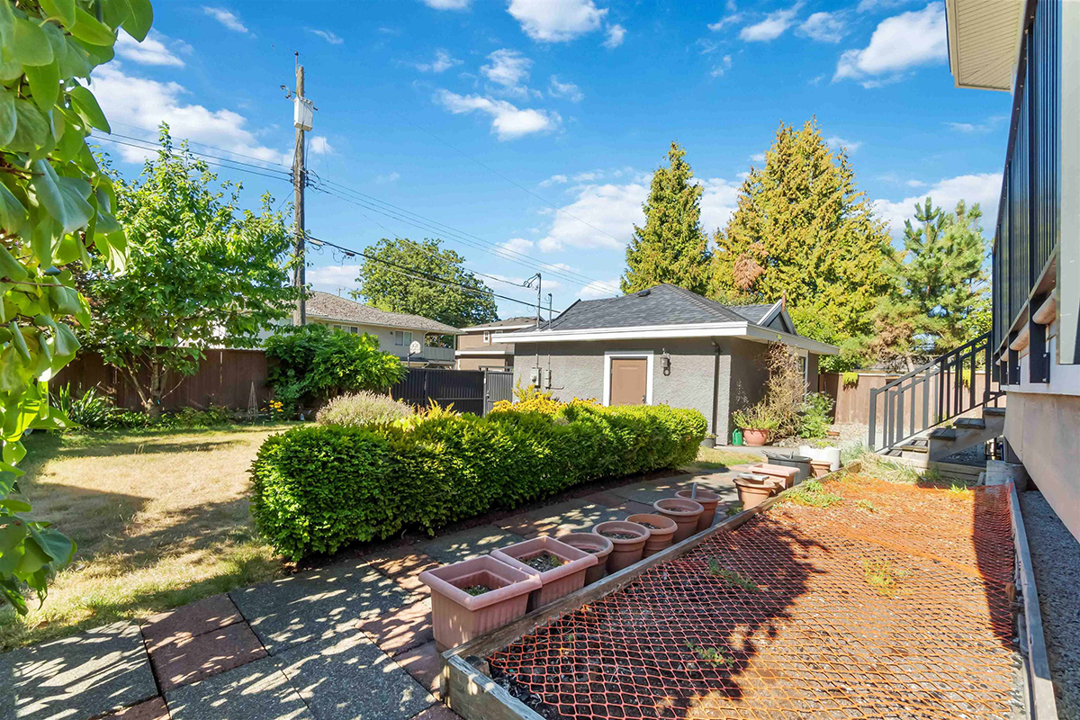 7677 Endersby Street, Burnaby 4