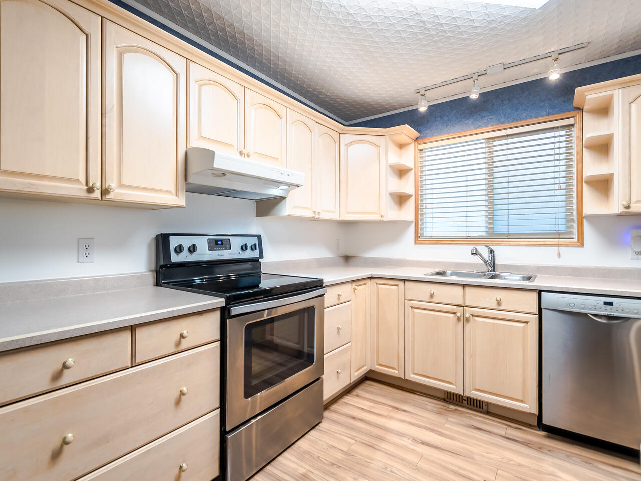 3 15875 20 Avenue, Surrey 9