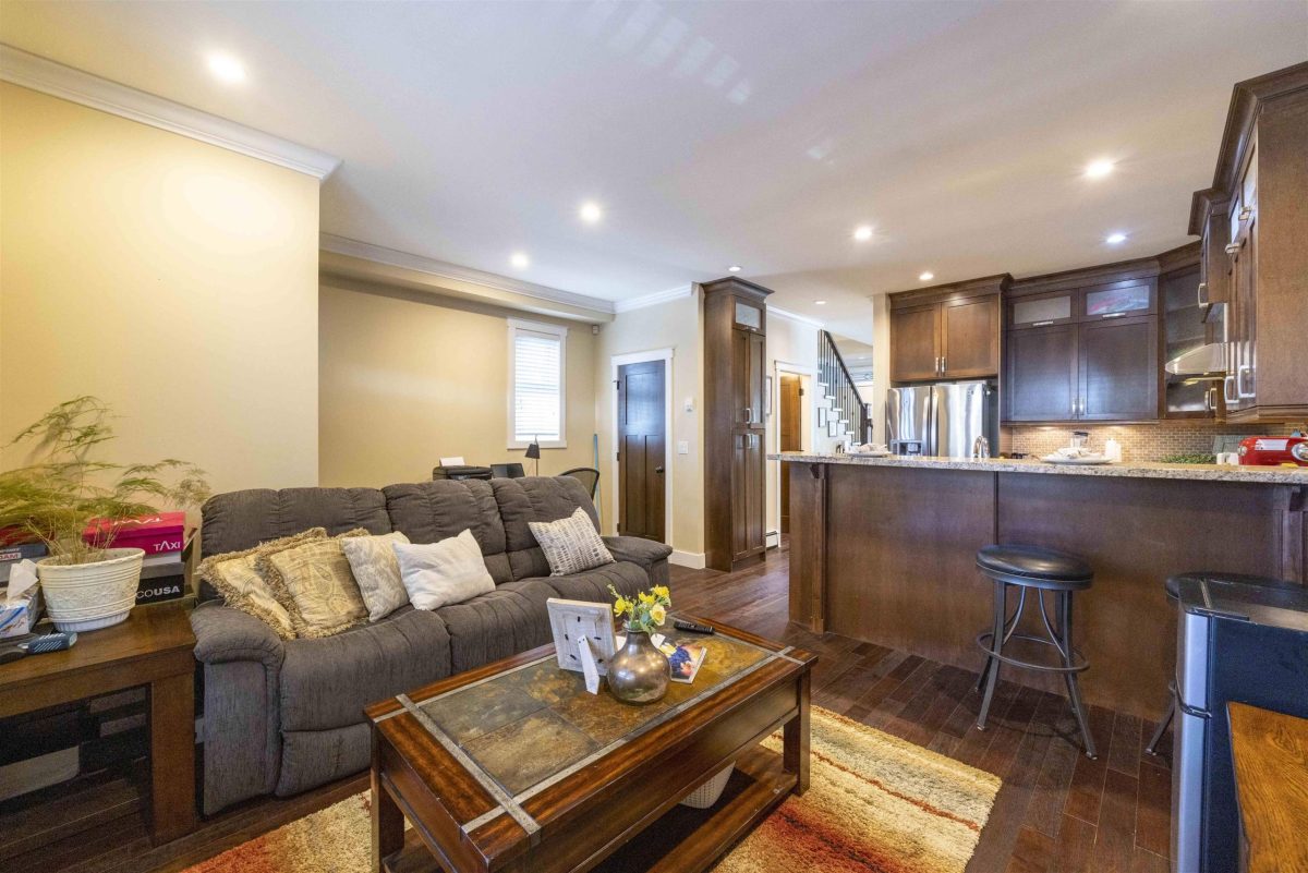 624 Tenth Street, New Westminster 16