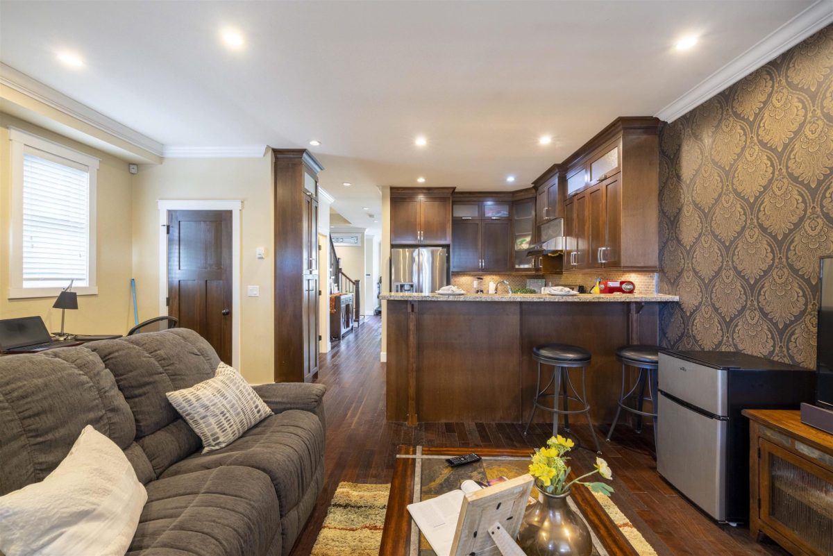 624 Tenth Street, New Westminster 17