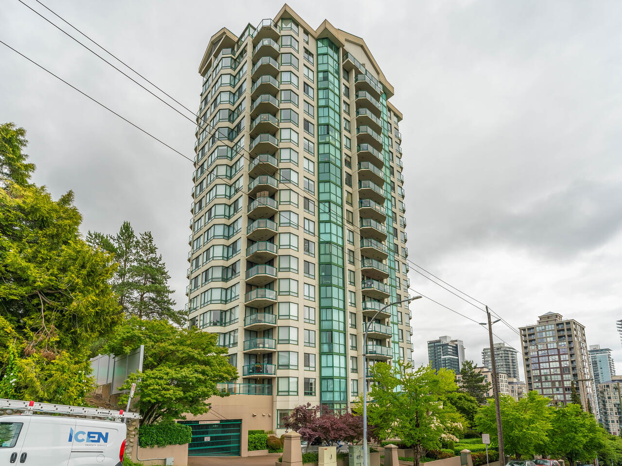 1606 121 Tenth Street, New Westminster