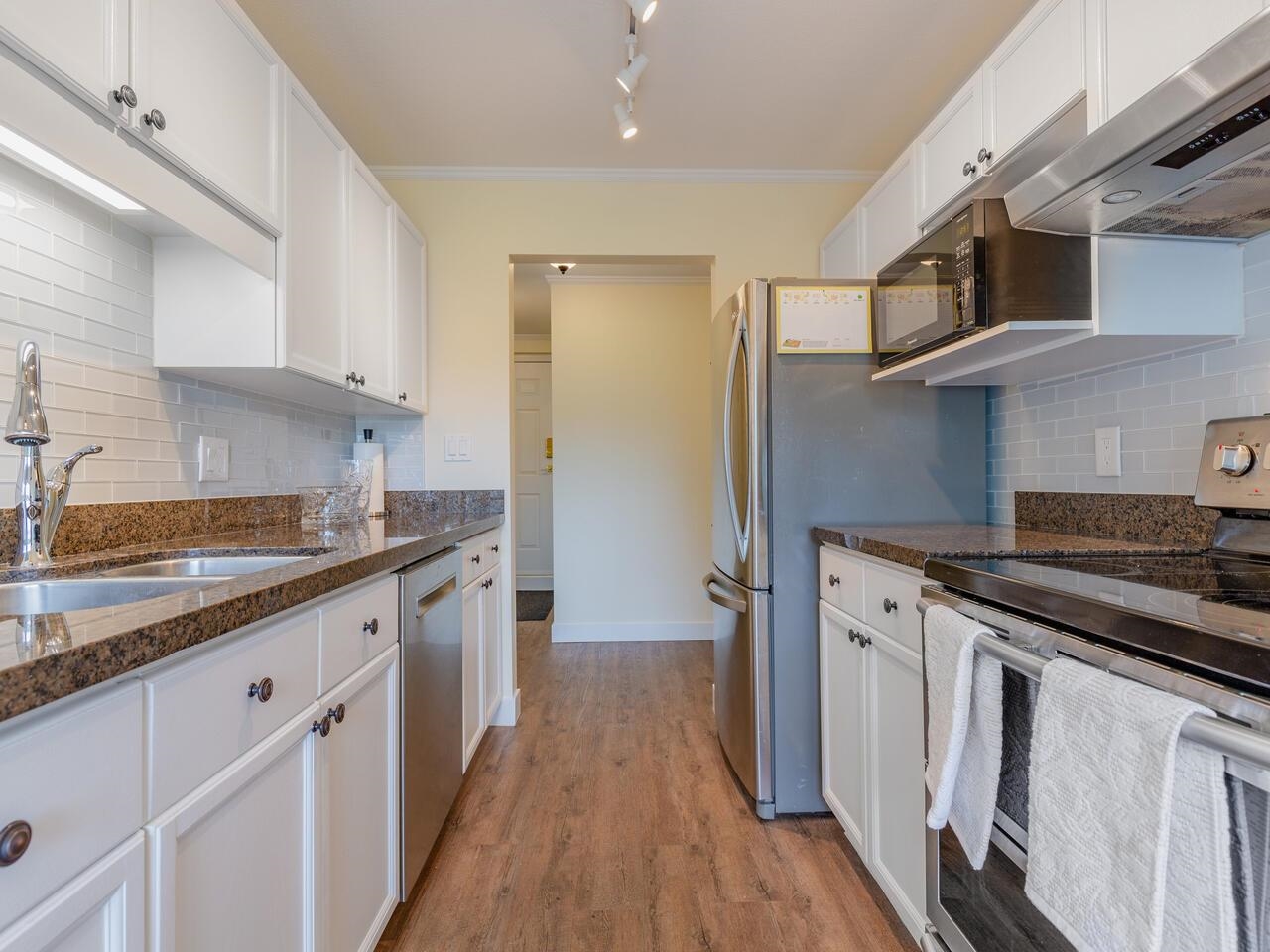 426 3 Rialto Court, New Westminster 2