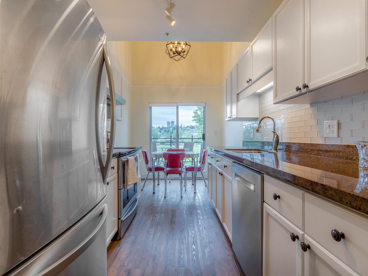 426 3 Rialto Court, New Westminster 4