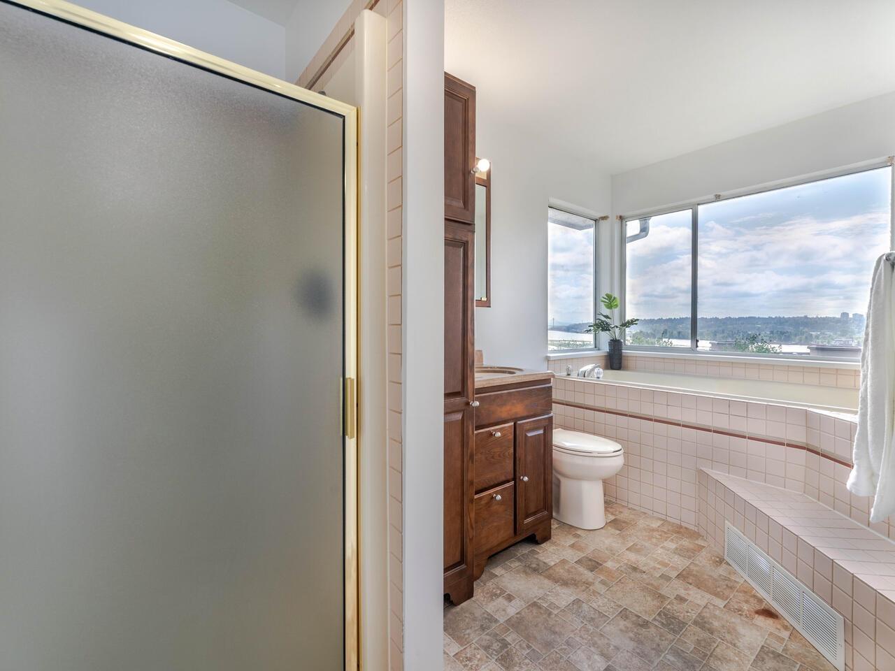 84 Richmond Street, New Westminster 25
