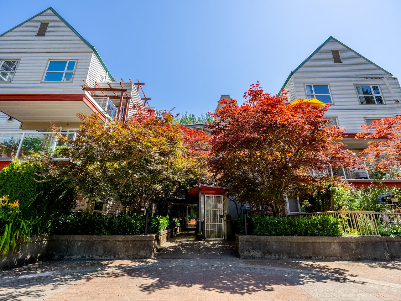 A404 9868 Whalley Blvd, Surrey