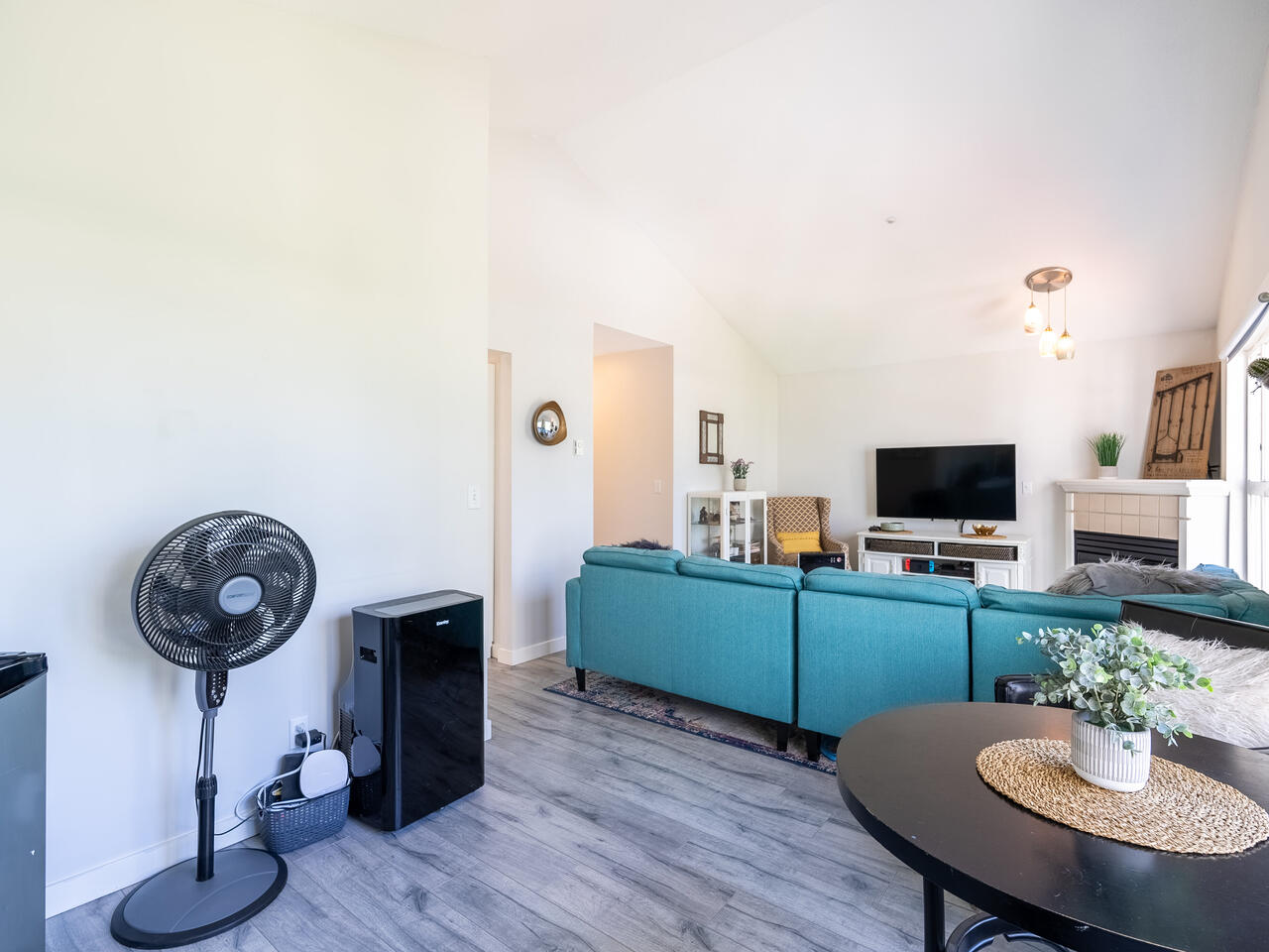 A404 9868 Whalley Blvd, Surrey 6