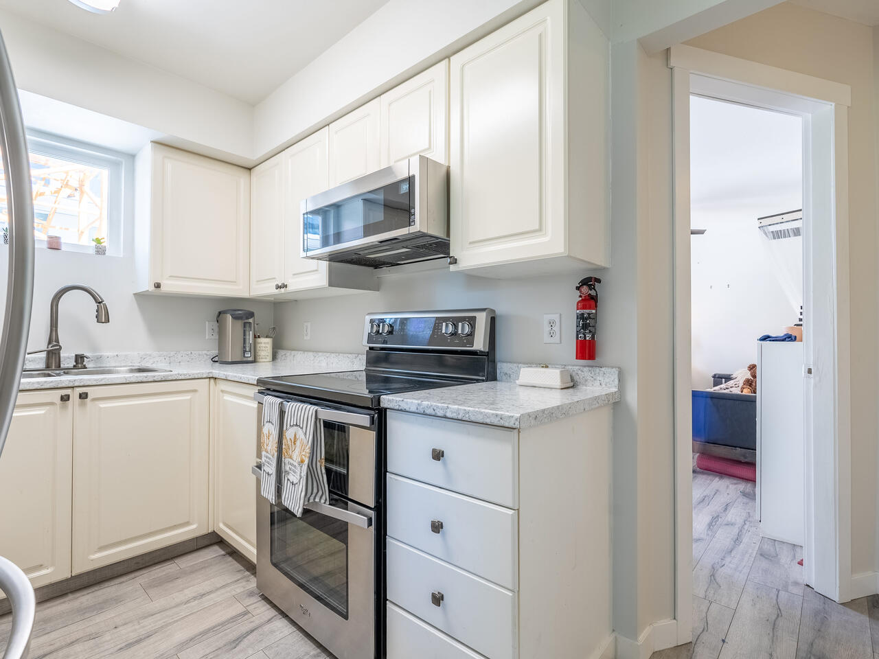 A404 9868 Whalley Blvd, Surrey 7