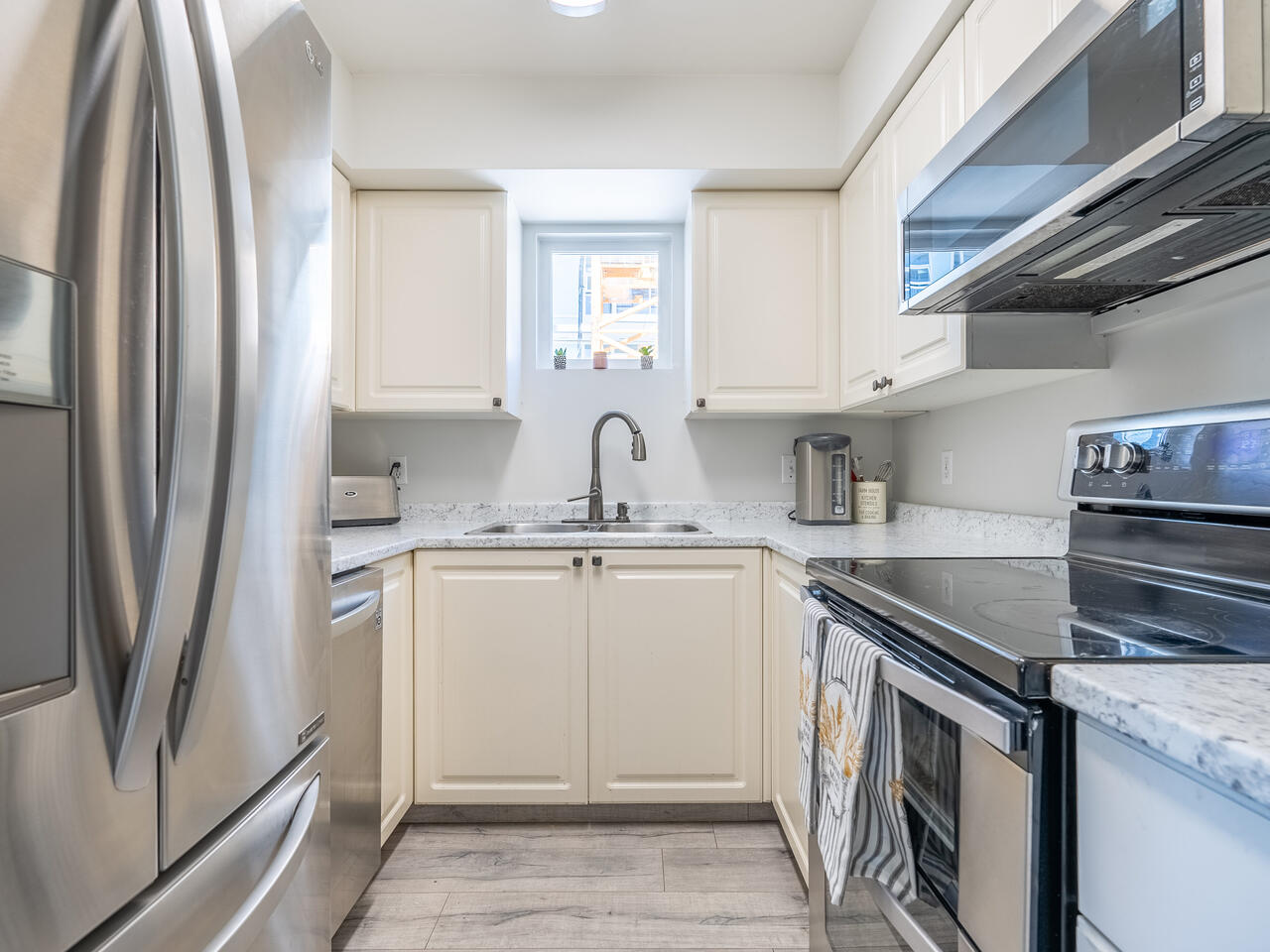 A404 9868 Whalley Blvd, Surrey 8