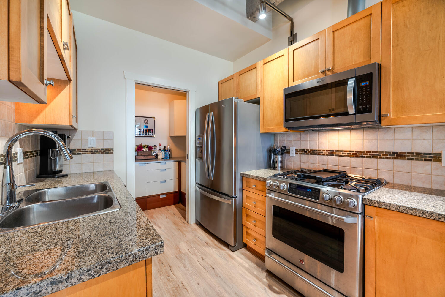 611 - 615 Belmont St, New Westminster 9