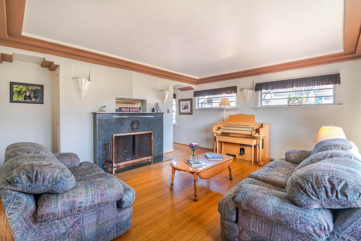 1007 Edinburgh Street, New Westminster 3