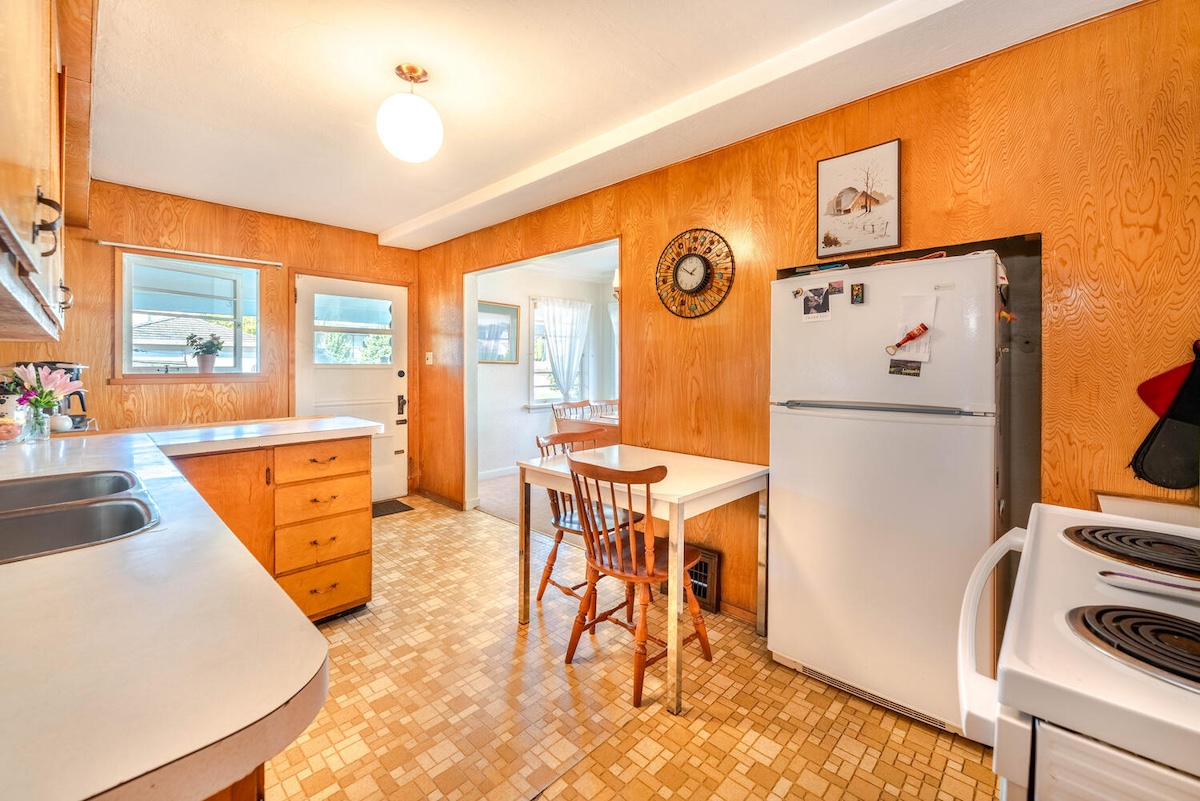 1007 Edinburgh Street, New Westminster 11
