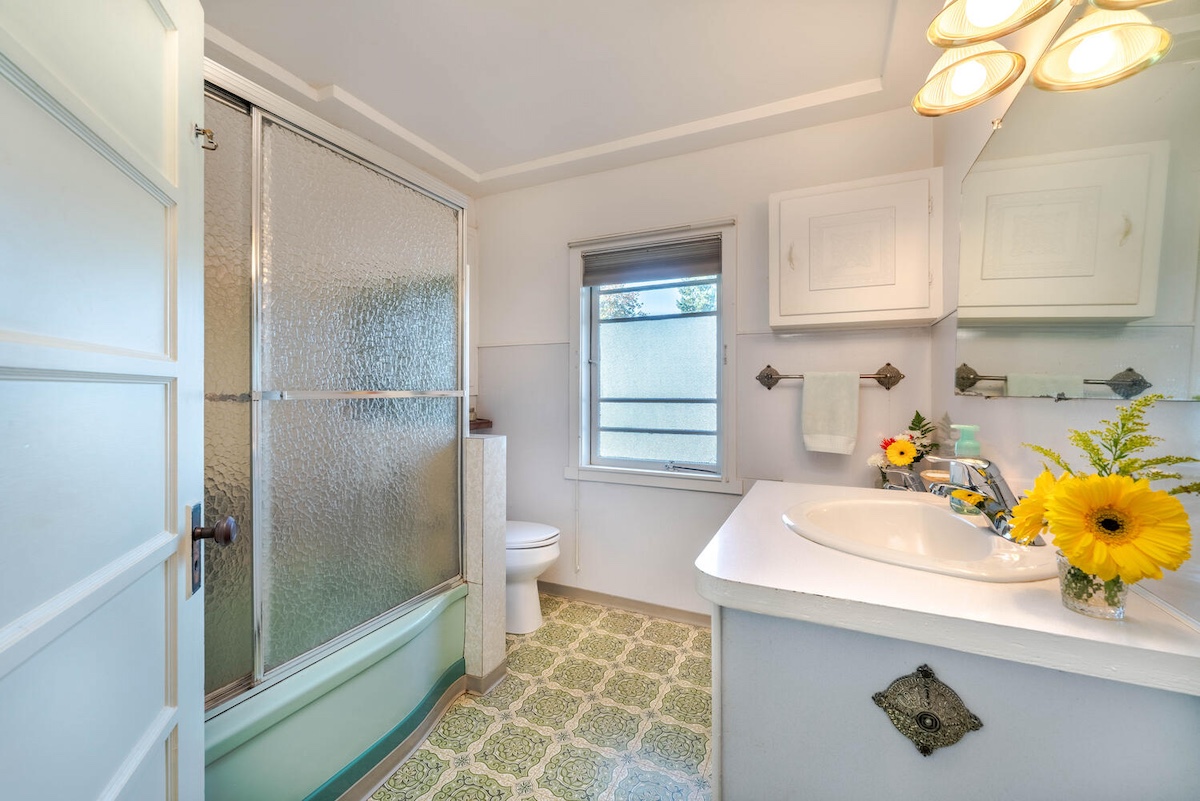 1007 Edinburgh Street, New Westminster 16