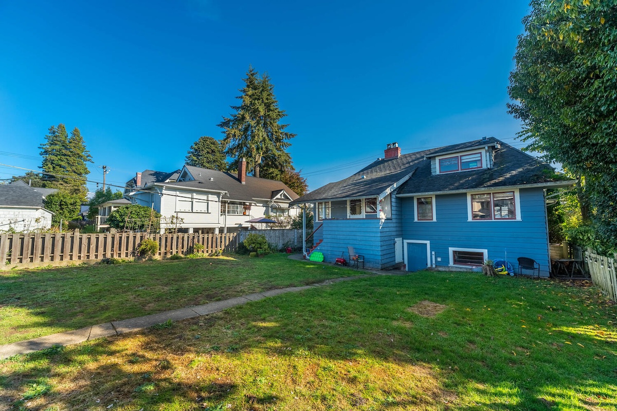 1007 Edinburgh Street, New Westminster 23
