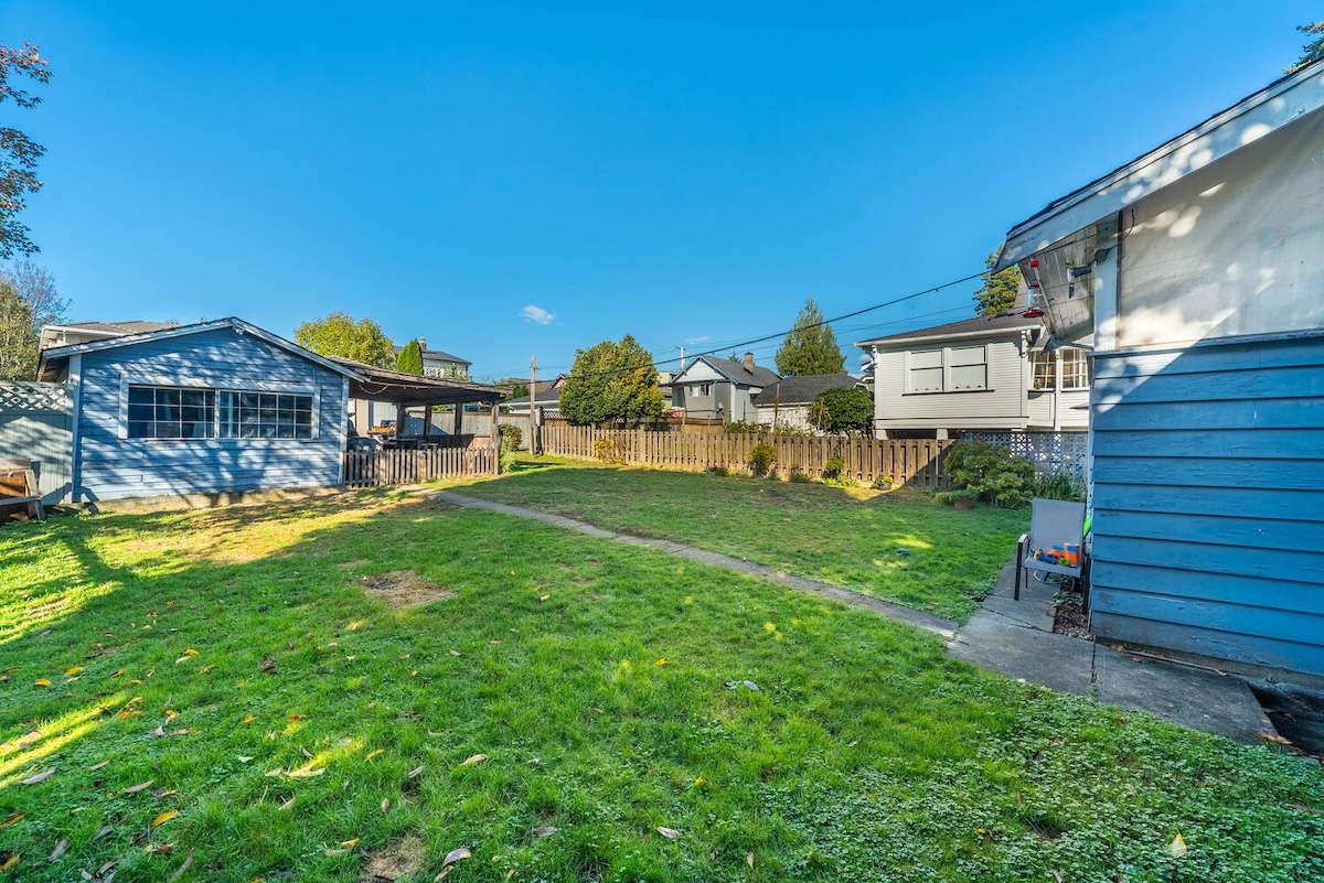 1007 Edinburgh Street, New Westminster 24