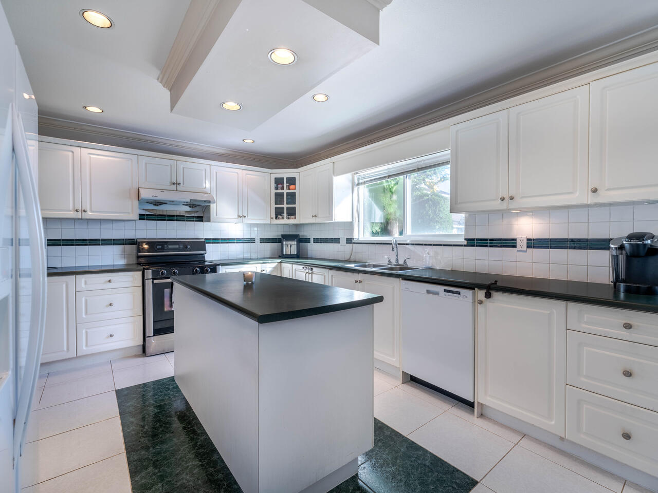 1210 Salter Street, New Westminster 8