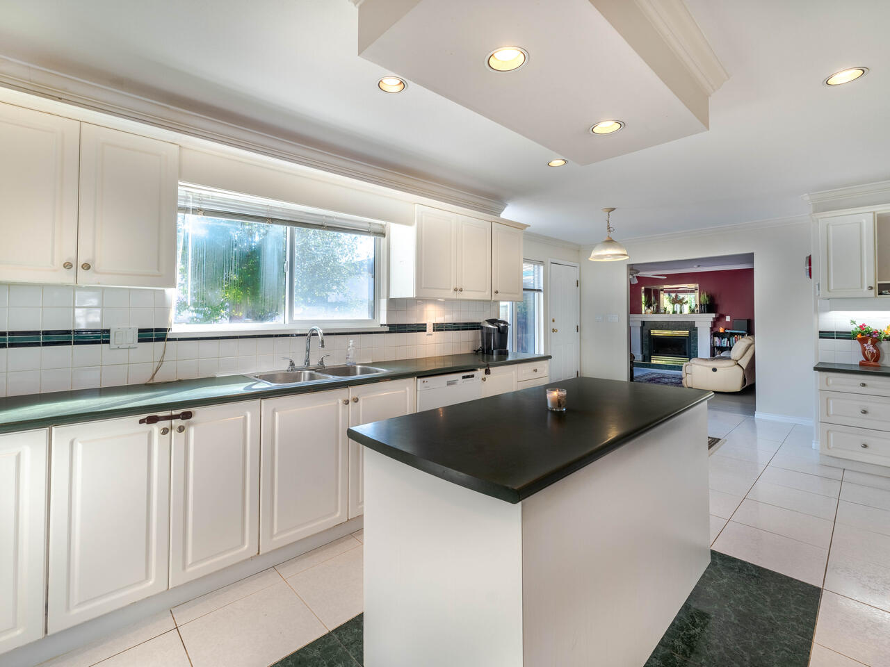 1210 Salter Street, New Westminster 9