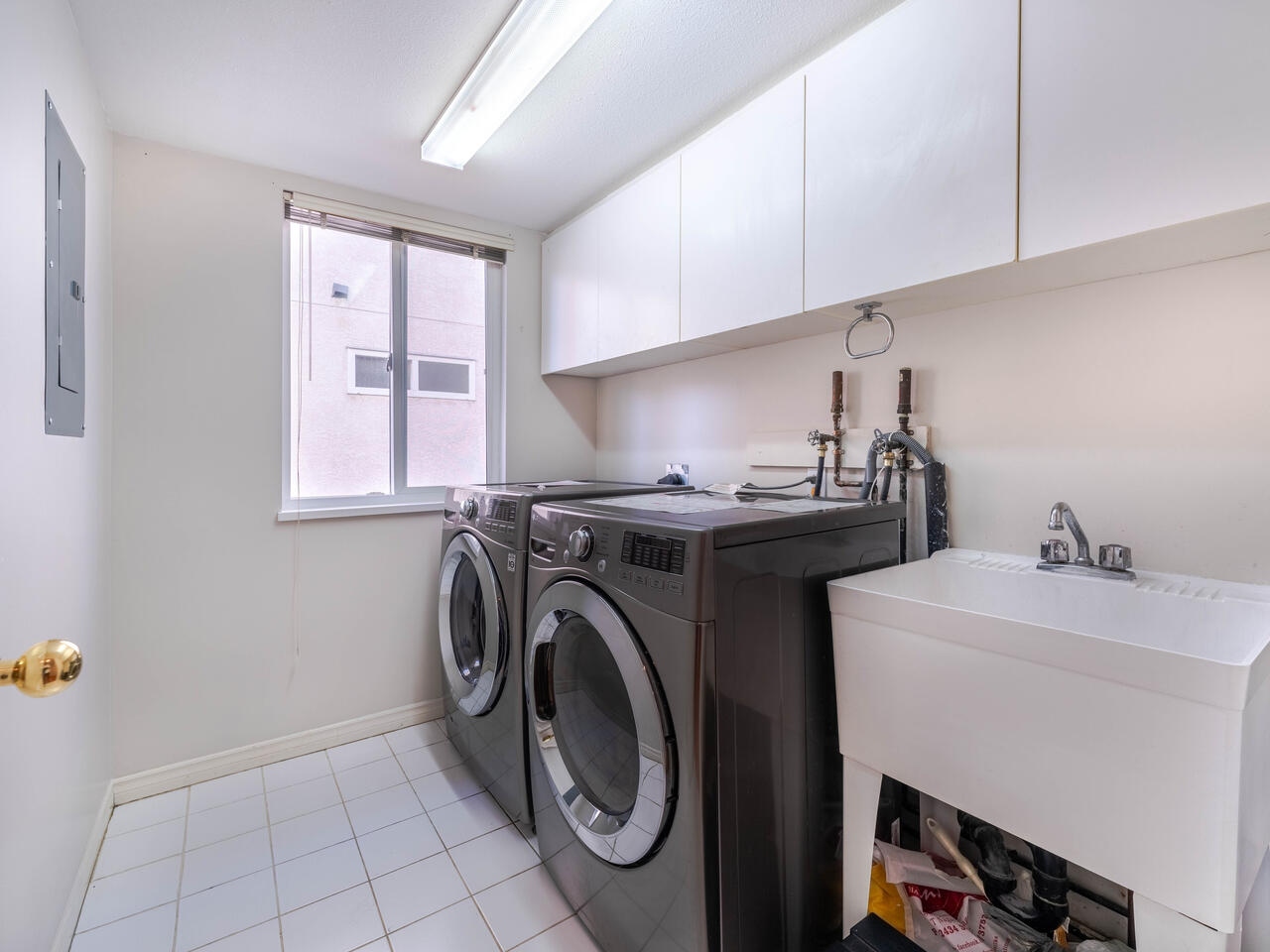 1210 Salter Street, New Westminster 21