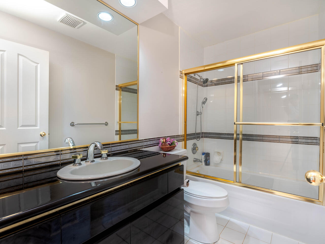 1210 Salter Street, New Westminster 23