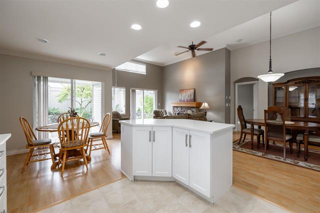 74-17516 4 Ave, Surrey 8