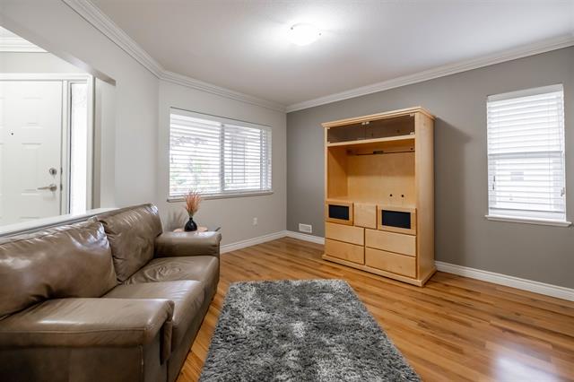 74-17516 4 Ave, Surrey 14
