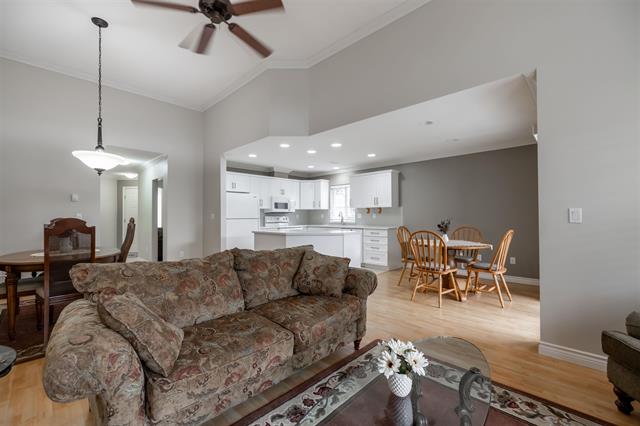 74-17516 4 Ave, Surrey 4