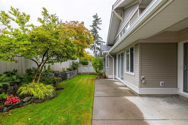 74-17516 4 Ave, Surrey 18