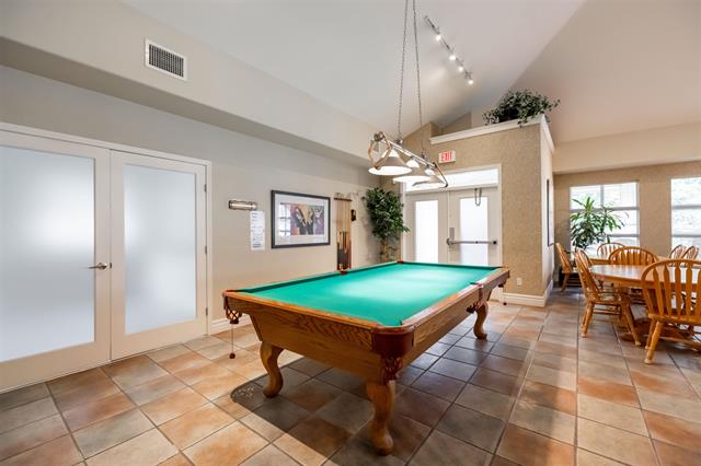 74-17516 4 Ave, Surrey 22
