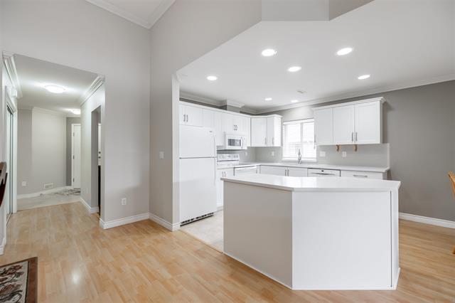 74-17516 4 Ave, Surrey 6