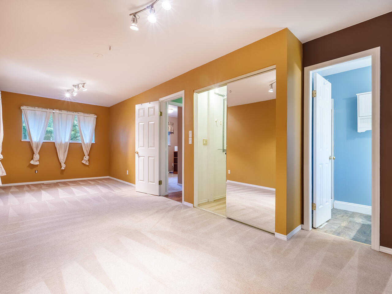 12717 107A Avenue, Surrey 17
