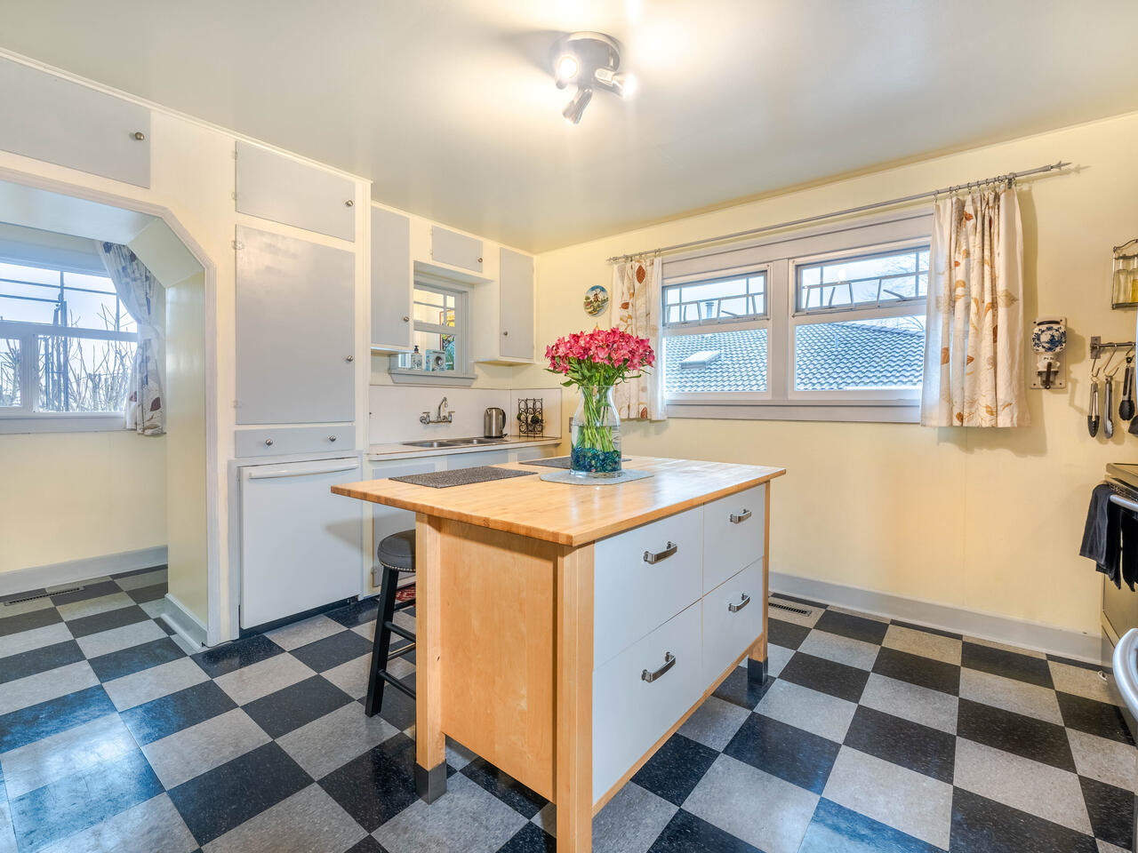 2334 Trapp Road, New Westminster 6