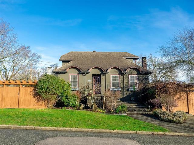 827 Fifteenth Street, New Westminster