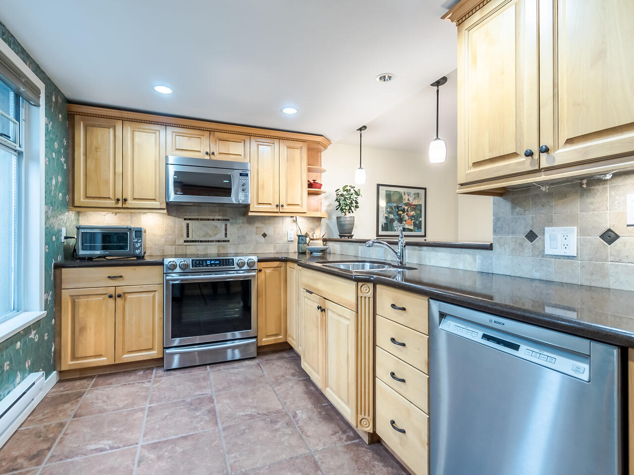 412 5 K DE K Court, New Westminster 7