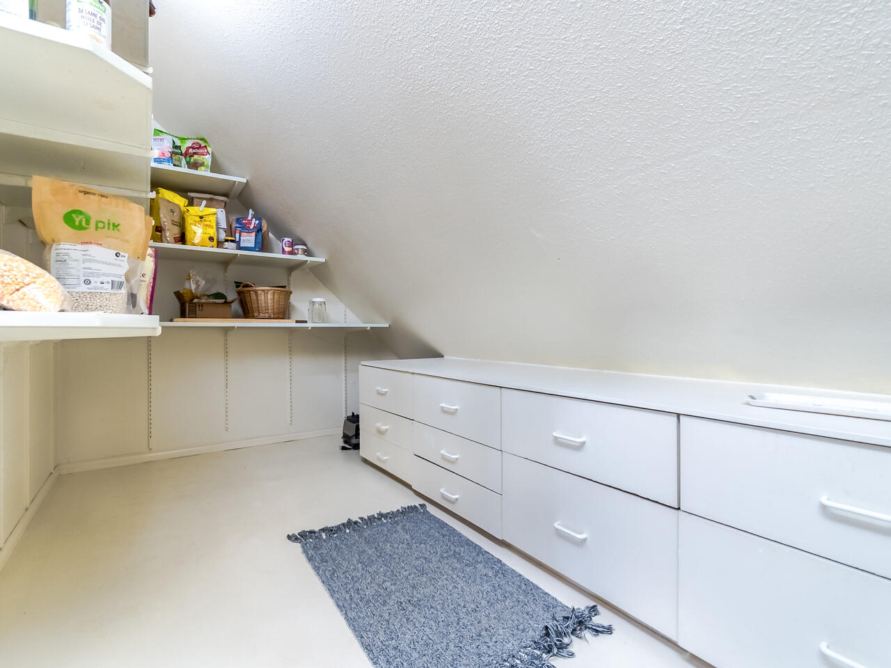 412 5 K DE K Court, New Westminster 9
