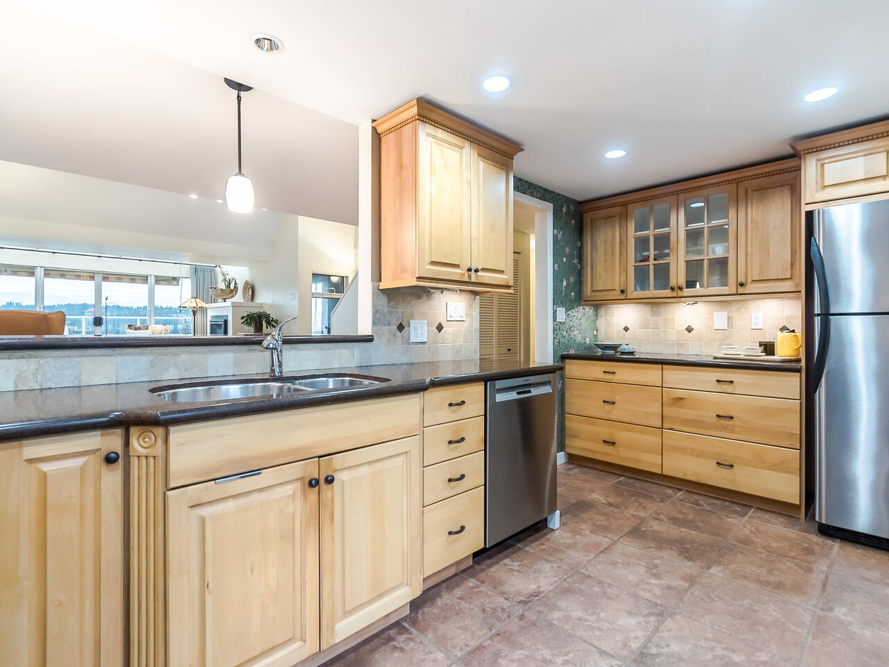 412 5 K DE K Court, New Westminster 11