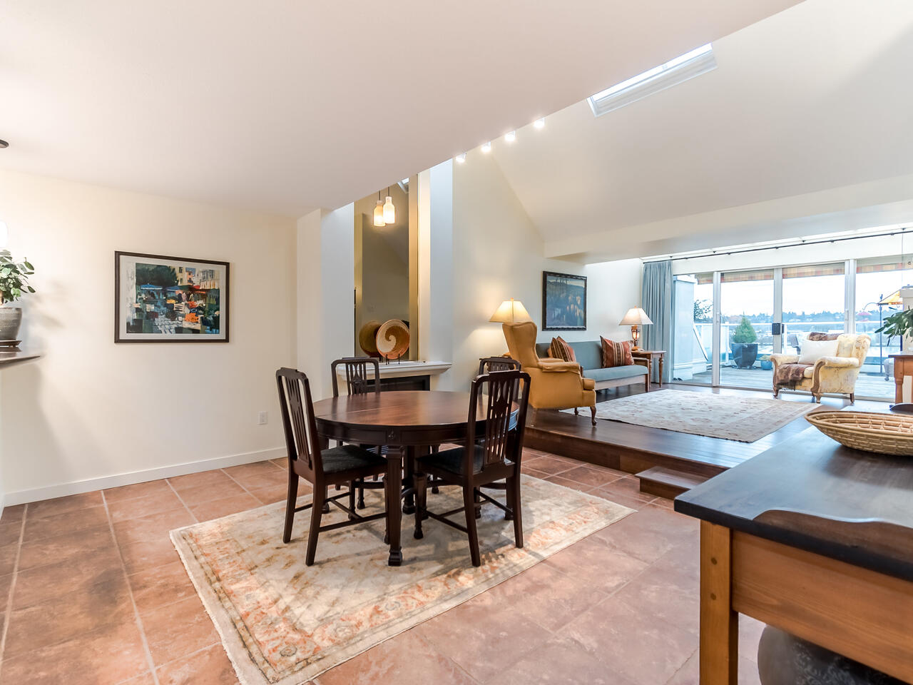 412 5 K DE K Court, New Westminster 12