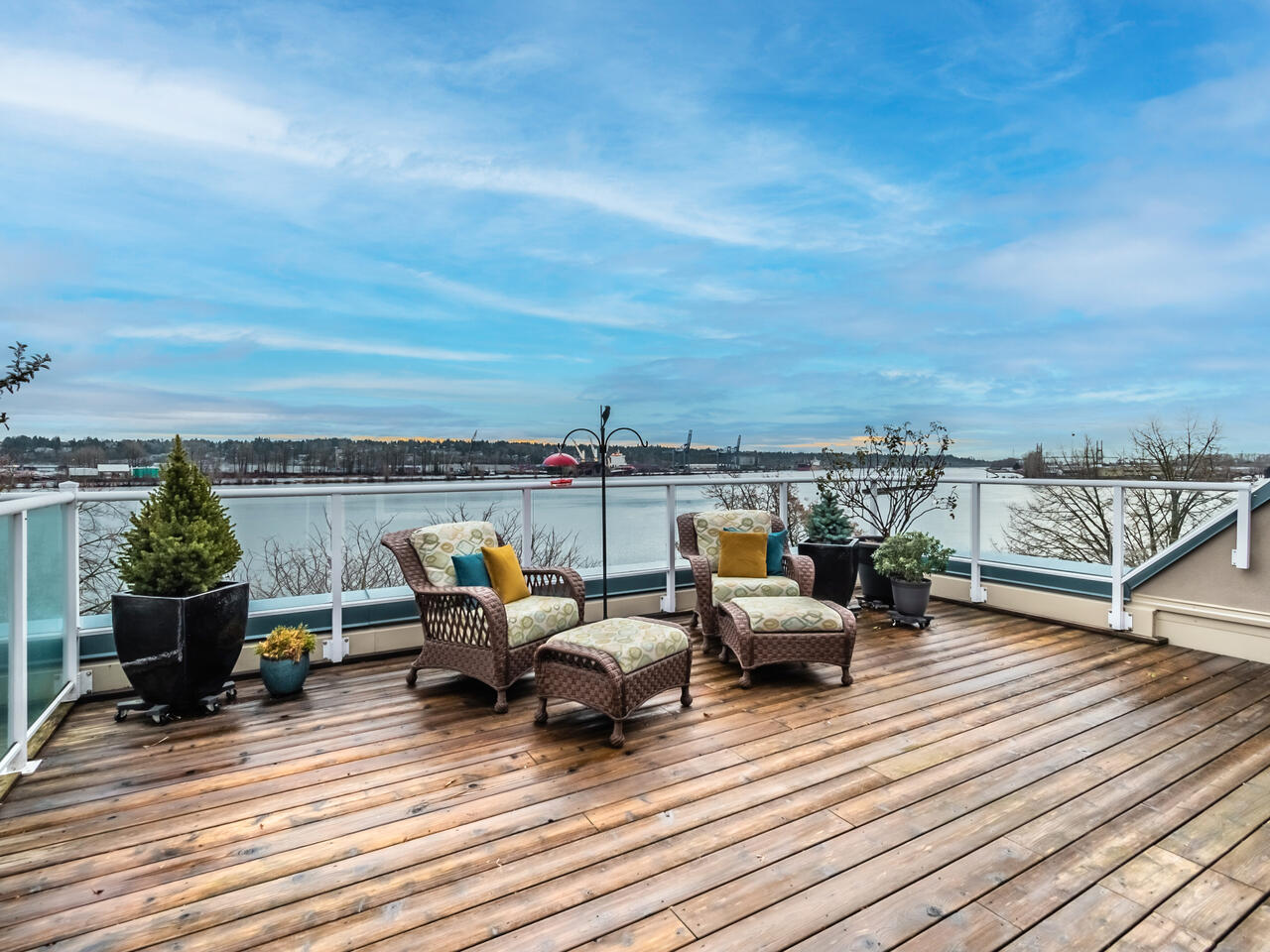 412 5 K DE K Court, New Westminster 17